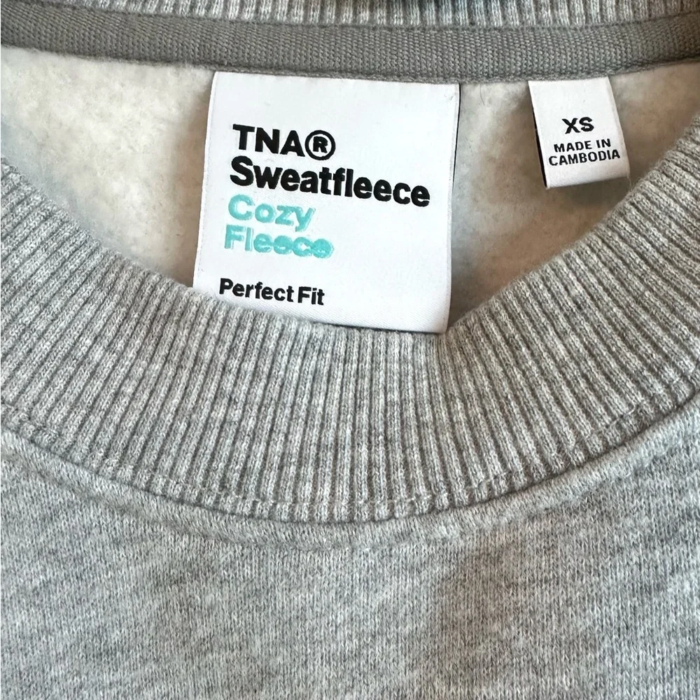 TNA Sweatfleece Cozy Fleece Perfect Fit Cropped Crewneck Sweater in Grey - Picture 4 of 5